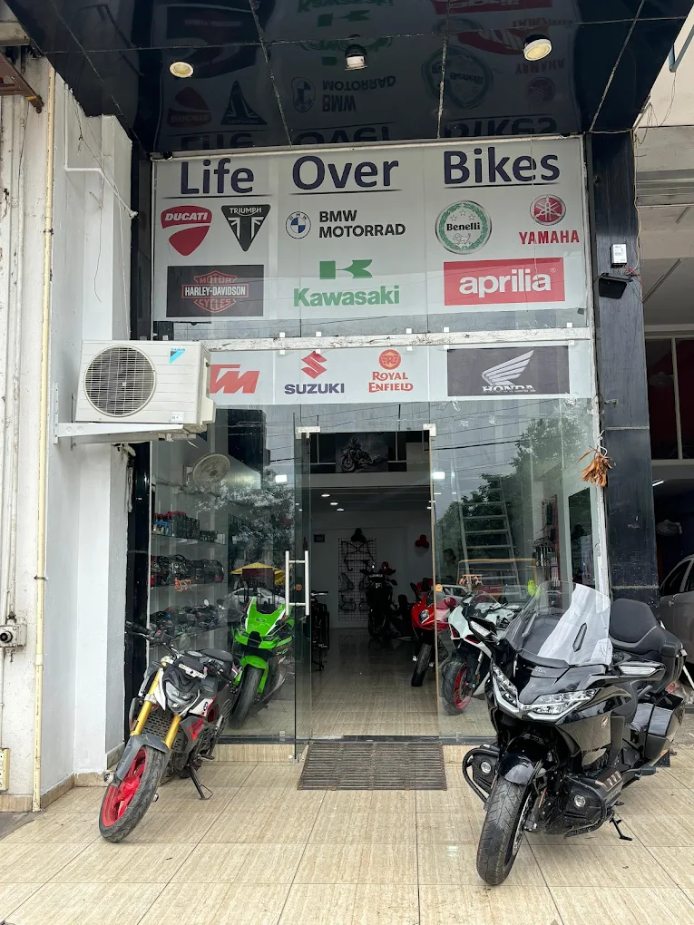 Life over bikes Logo